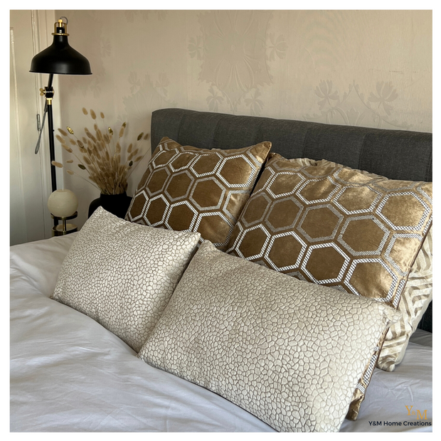 eenheid Binnenshuis College Colmore Luxe Sierkussen warm white 50x30 – Y&M Home Creations