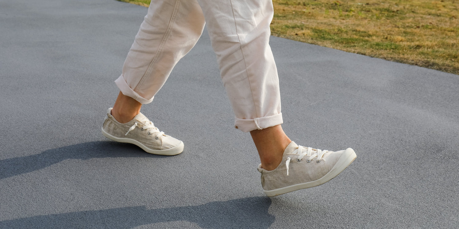 stq-elees-series-women-walking-casual-shoes-on-road