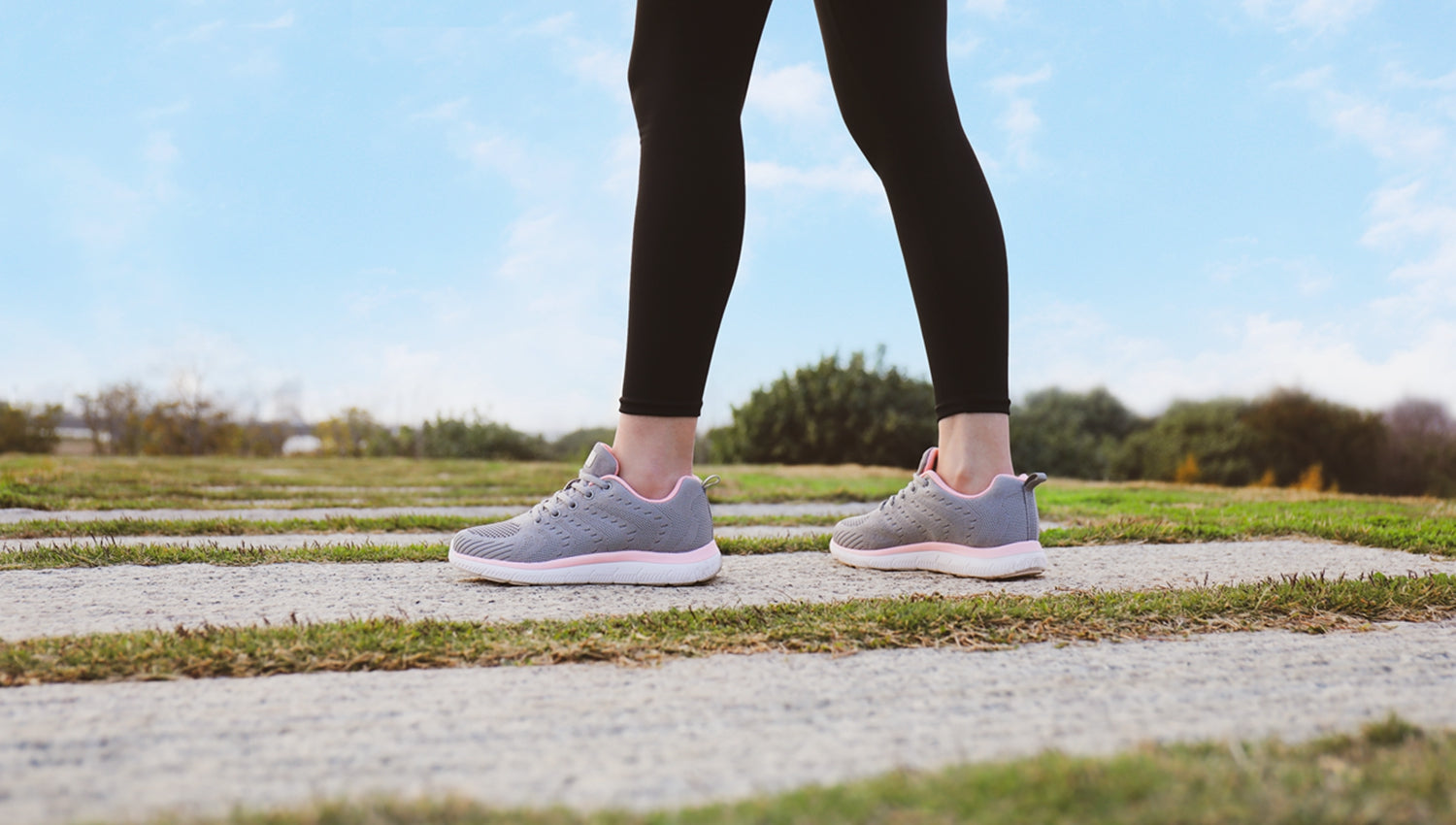 stq-women-wearing-walking-shoes-stand-grassland