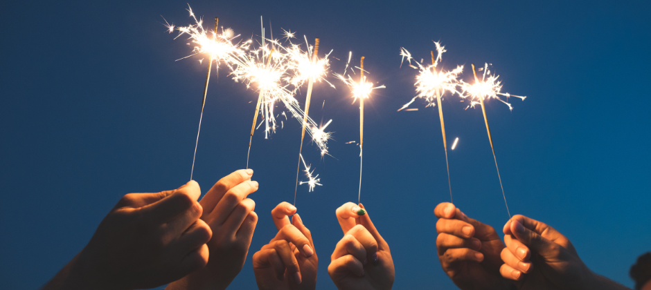 6 hands with sparklers