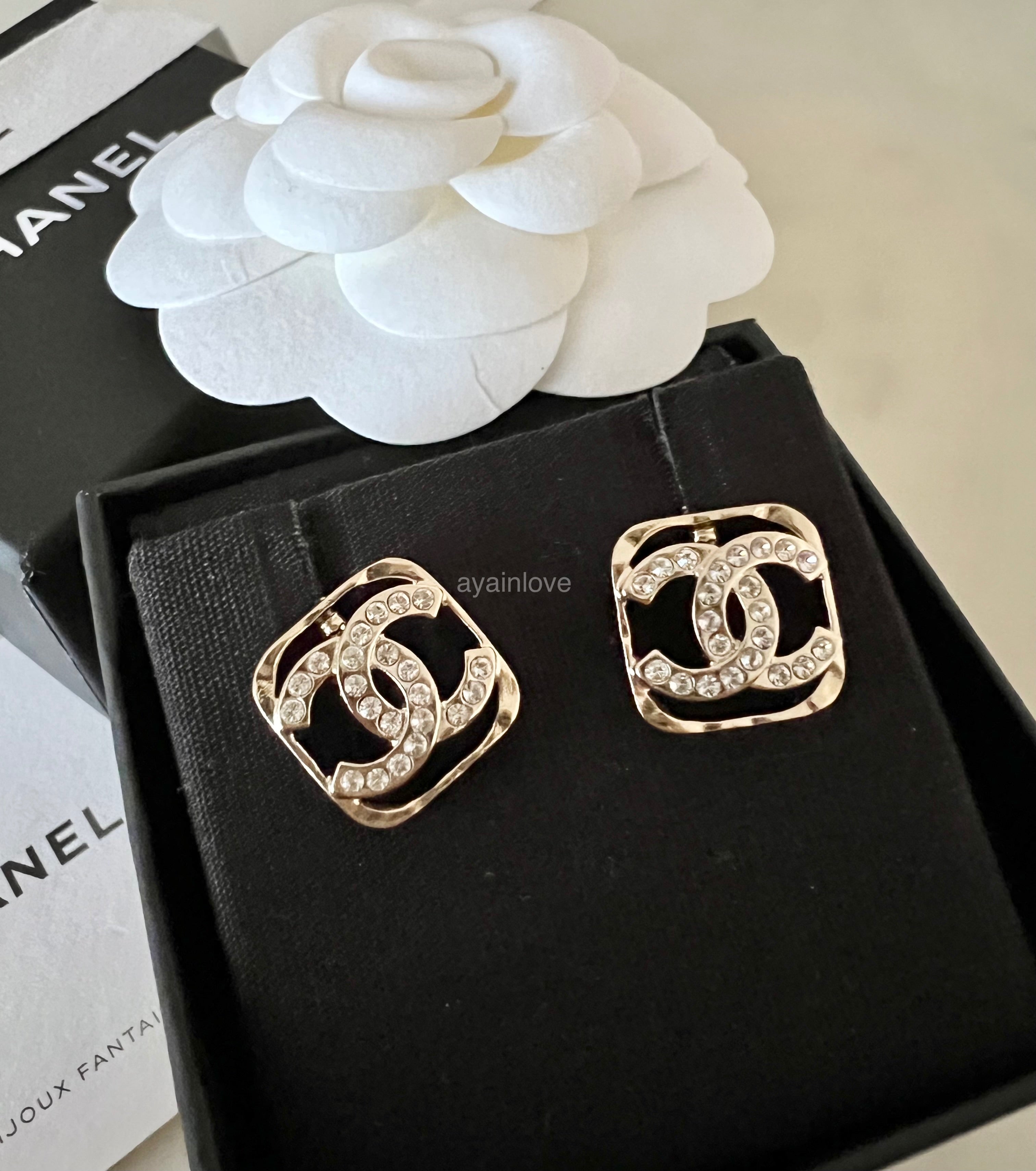 NEW CHANEL 23P Gold & Crystal CC Square Logo Classic