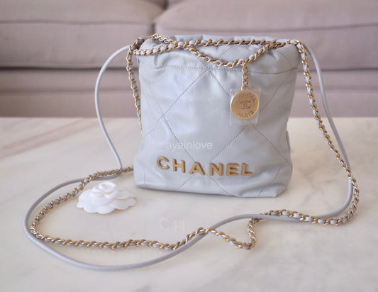 A closer look at the anatomy of the Mini Chanel 22 bag 👀💖 