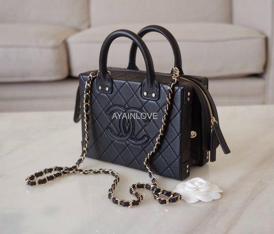 CHANEL 19A Gold Calf Skin Tweed Small Gabby Gabrielle Bag Mixed Hardwa –  AYAINLOVE CURATED LUXURIES