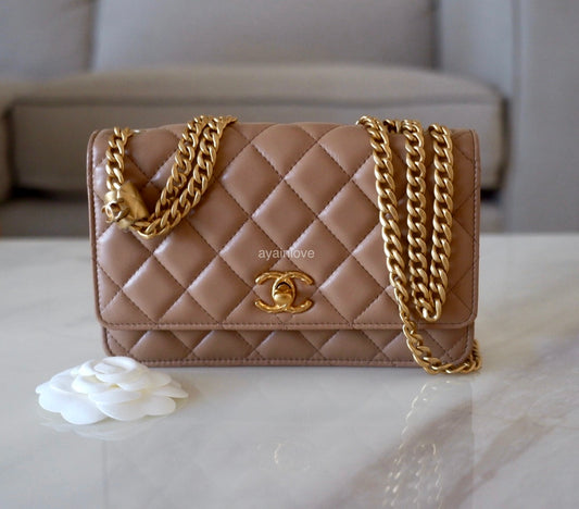 LOUIS VUITTON Speedy B Bandouliere 20 Stardust Beige Leather Empreinte –  AYAINLOVE CURATED LUXURIES