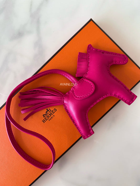 Hermes Craie/Vert Fizz/Kraft Grigri Horse Rodeo Bag Charm PM – Madison  Avenue Couture