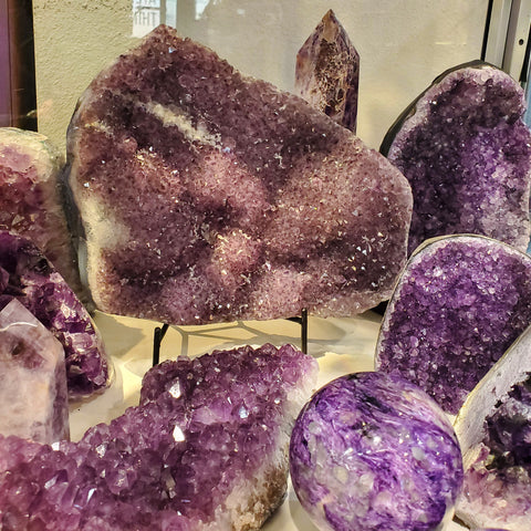 Radiant Amethyst Crystals: Healing Energies and Spiritual Connection