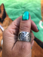 Load image into Gallery viewer, Man in the Maze  Kokopelli Dancer Wave Ring
