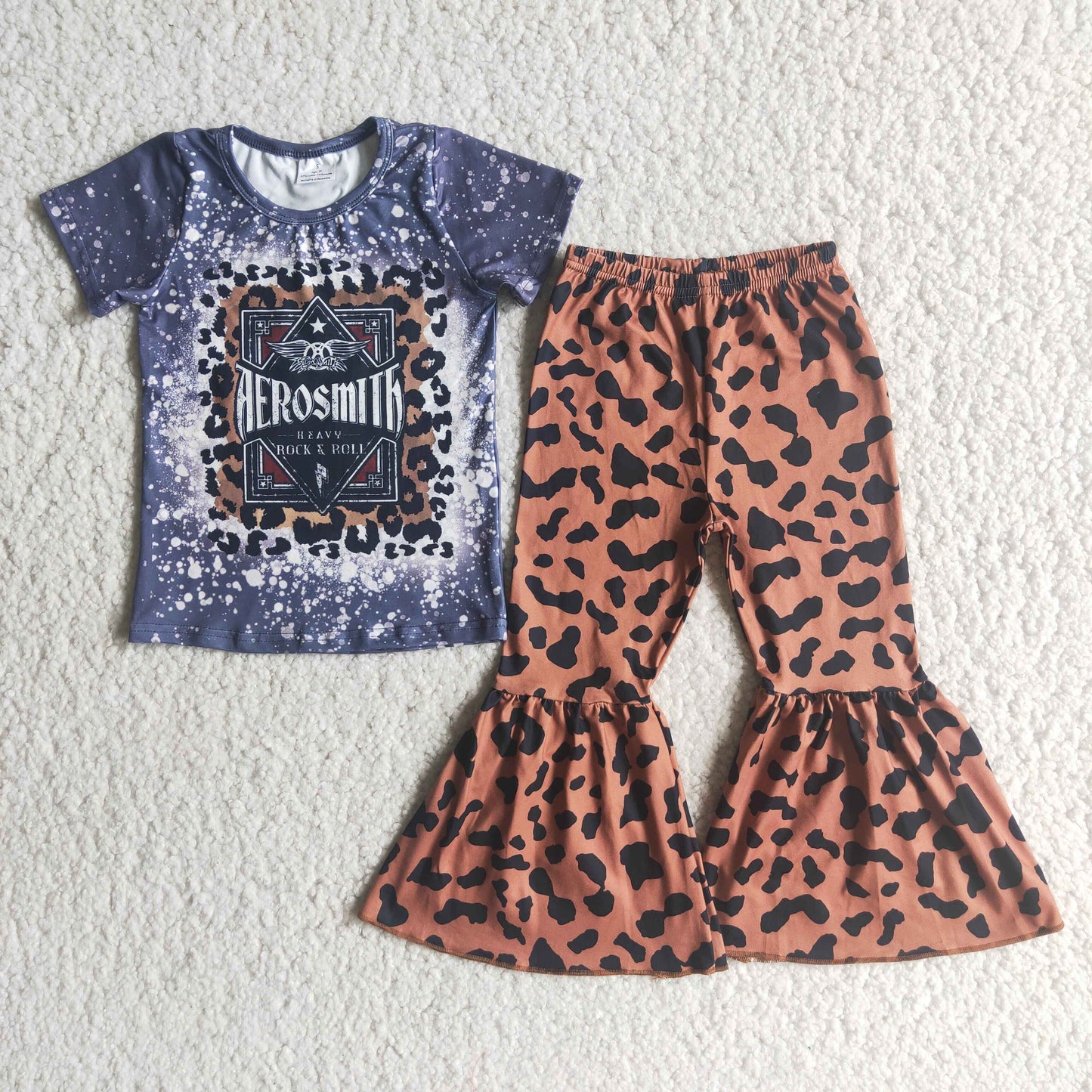 Gray bleached shirt leopard pants girls outfits