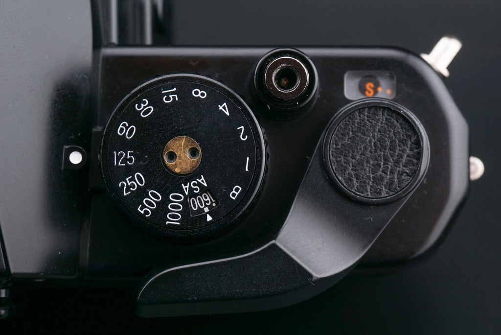 Yashica FX-3 Shutter speed dial and ISO control