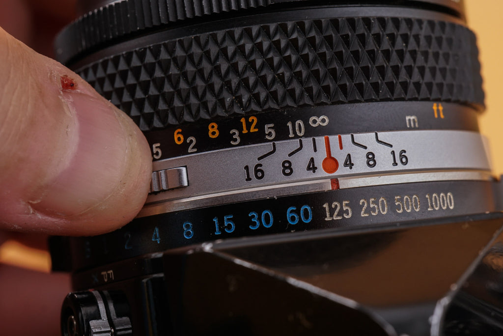 olympus om-1 focus ring and Depth-of-Field Scale