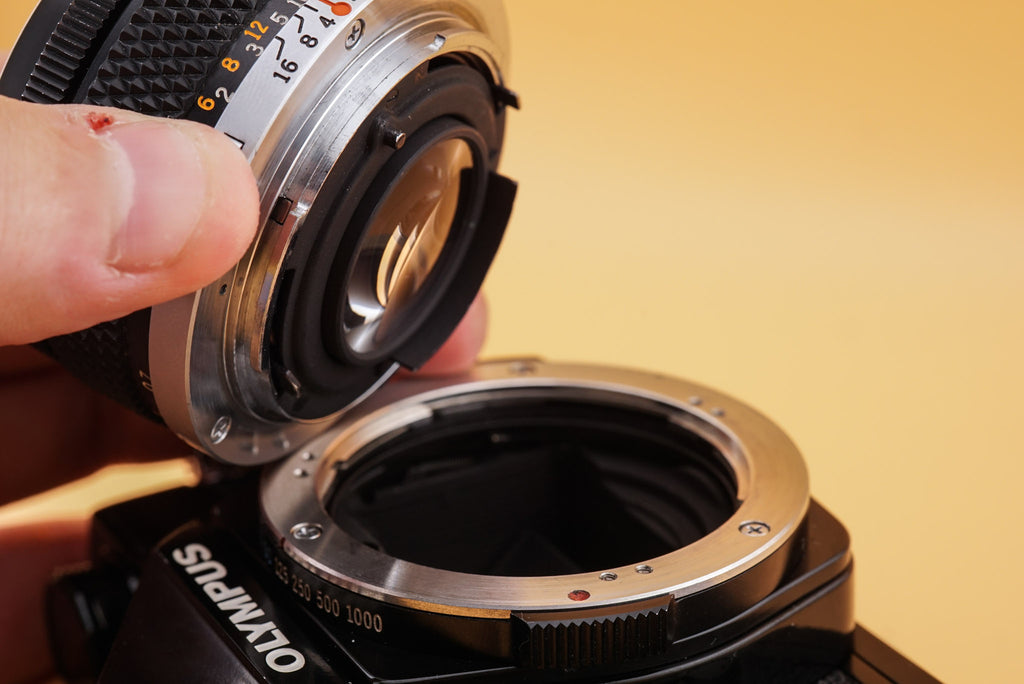 mounting an olympus lens into an olympus camera