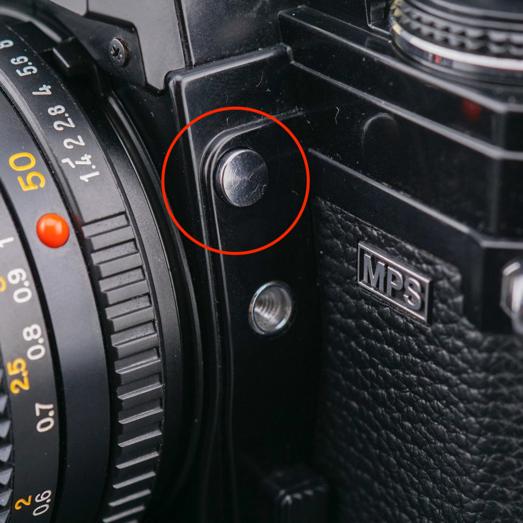 Minolta X-700 lens release button