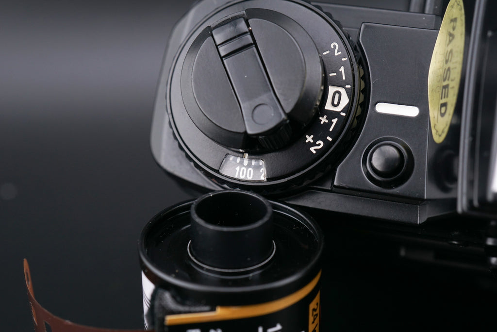 close-up of a rewind knob of a Minolta X-700 film camera