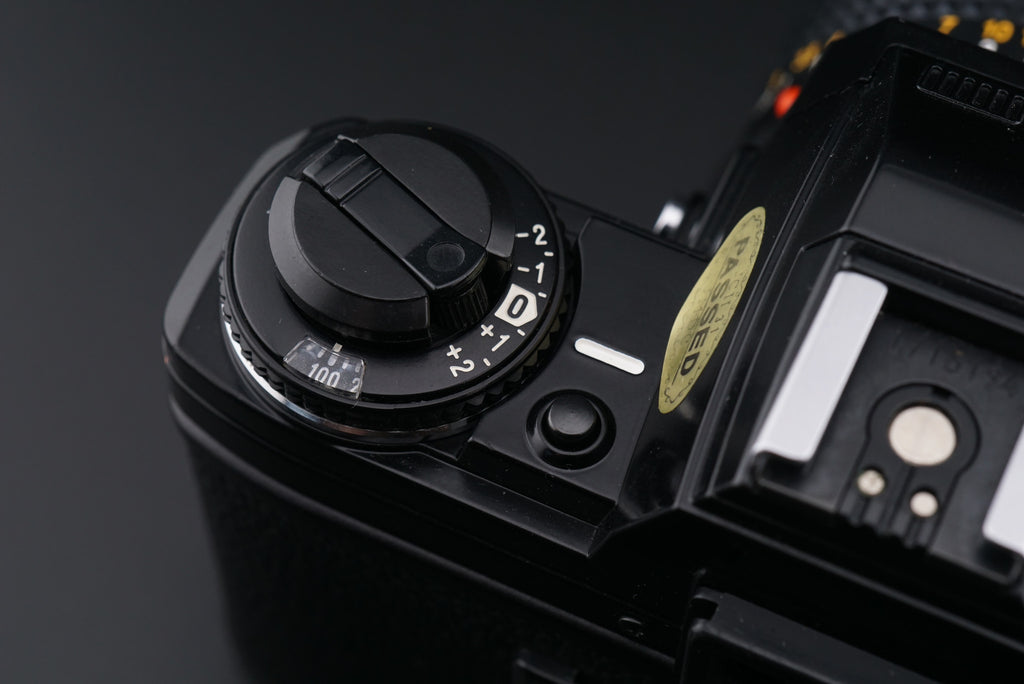 Minolta X-700 film camera rewind knob