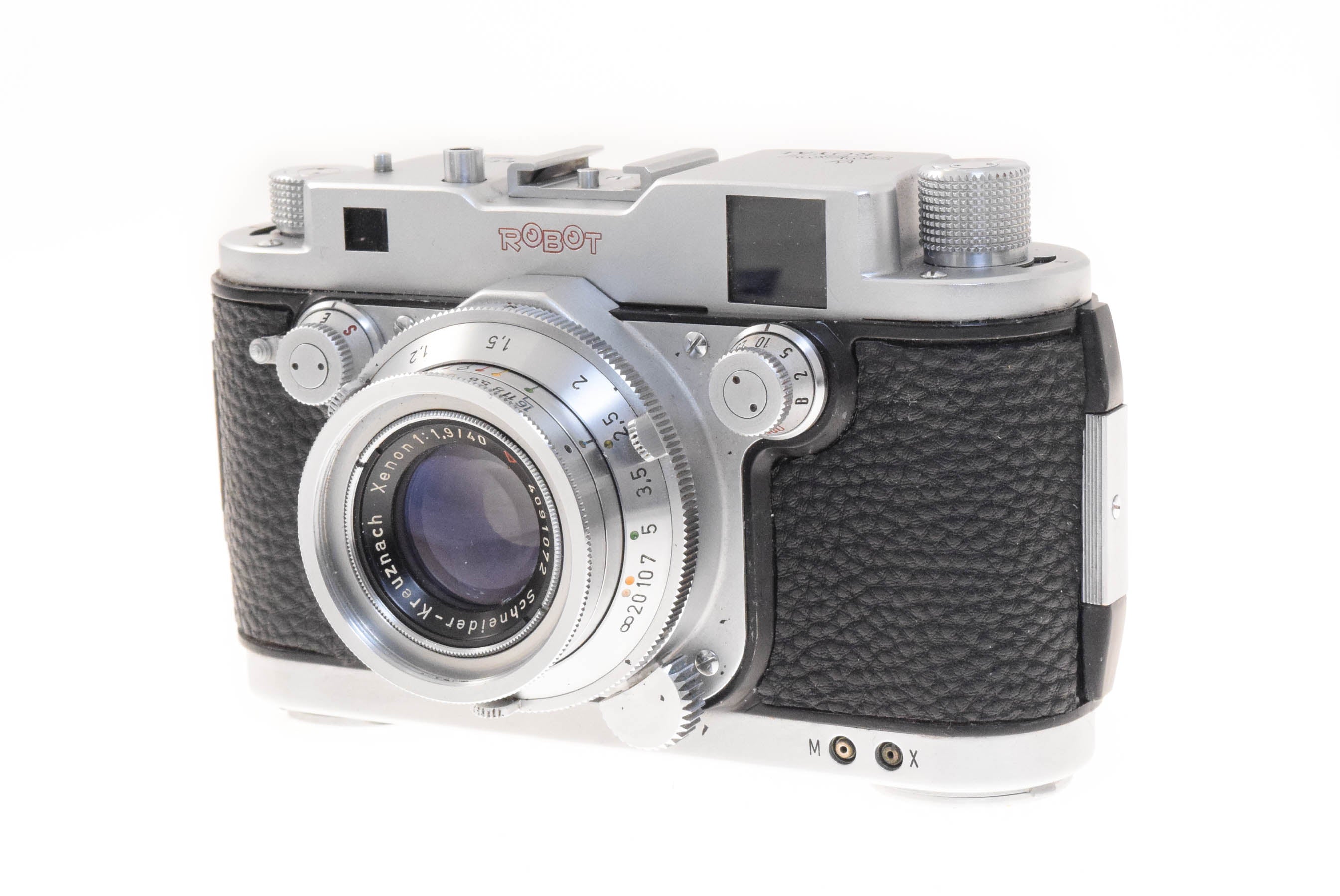 Robot Royal 24 Review - a Square Format 35mm Film Camera that Runs