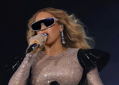 Beyoncé wears @louisvuitton Cyclone sunglasses ($875) #HallsOfIvy