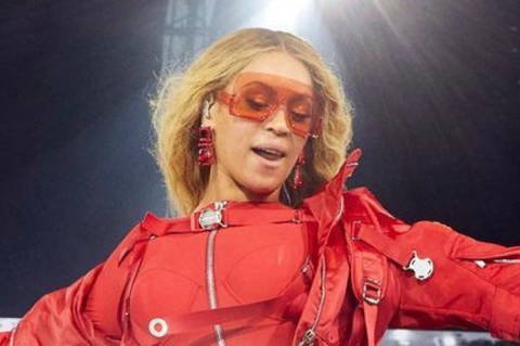 Beyonce wearing Gucci GG1631S 001 at her show in the Netherlands 2023