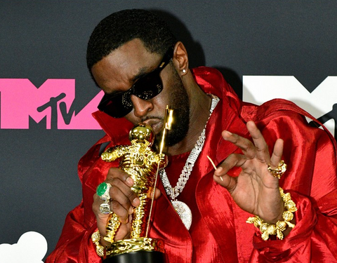 Diddy sunglasses VMAs performance 2023