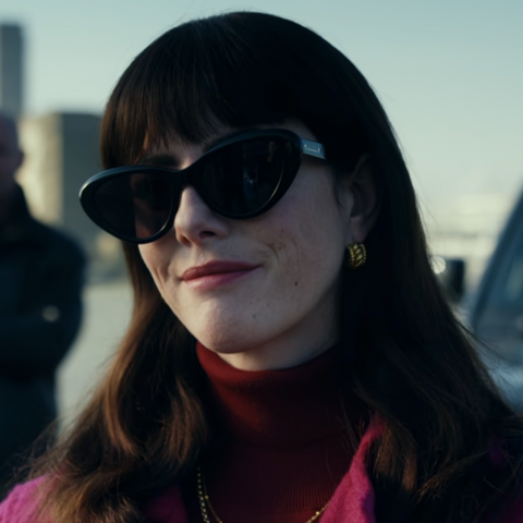 Kaya Scodelario's character Susie Glass in Netflix's The Gentlemen wearing black Gucci sunglasses