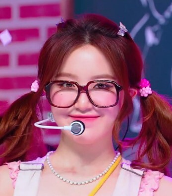 Shuhua from (G)I-DLE wearing Projekt Produkt glasses