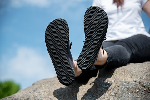 Pohled na podrážku barefoot bot Ahinsa shoes
