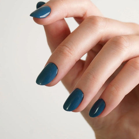 Ongles bleu azur