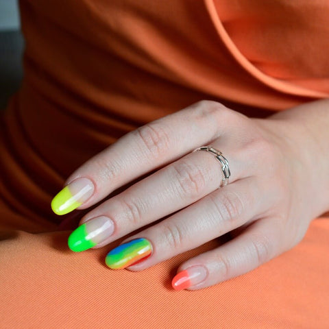 Pride Nagel Design mit Neon Farben