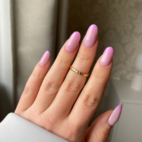 Ovale nagels met ombré in roze