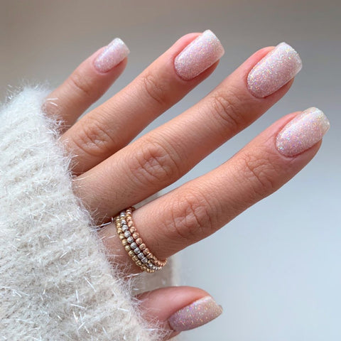Vierkante nagels met witte glitter