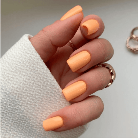 Nageldesign in Orange