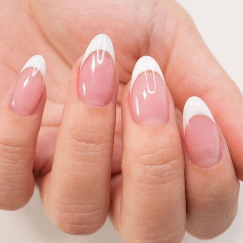 French Nails mit ovalen Nägeln