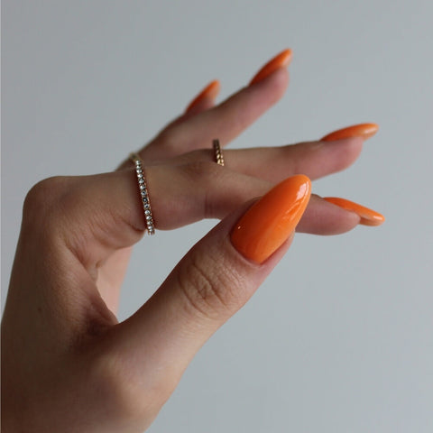 Ovale Orangene Nägel