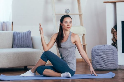 Drehsitz - Yoga-Übung fürs Home Workout