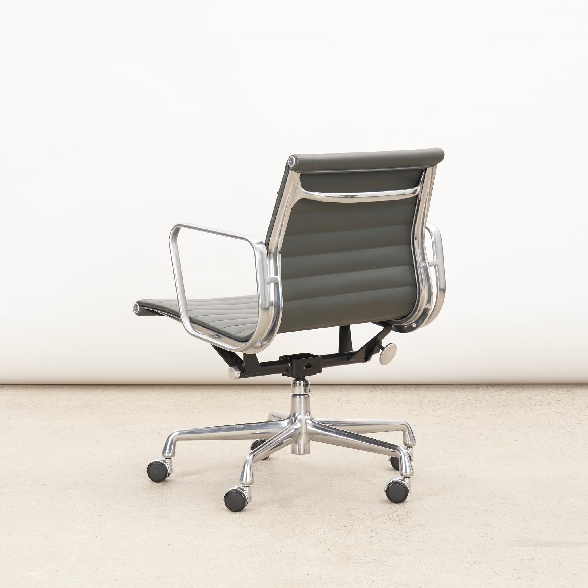 Gray Leather Eames Management Chair for Herman Miller - Manual Lift (B Stock)