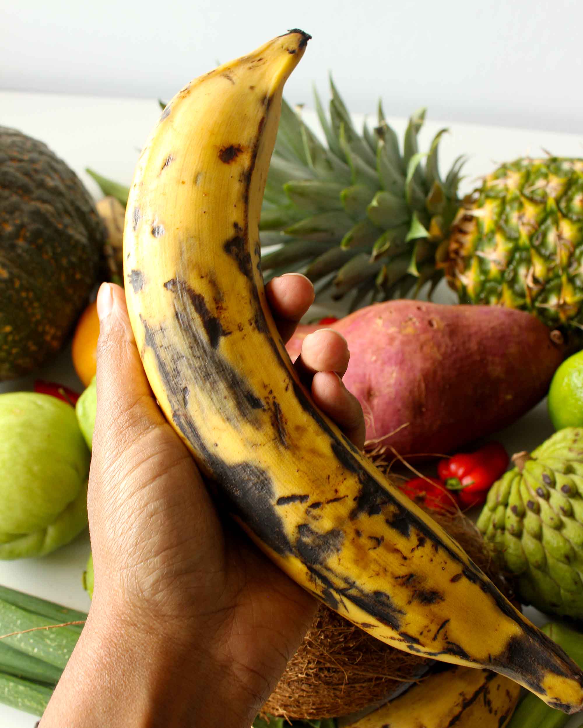 https://cdn.shopify.com/s/files/1/0522/5365/5200/t/10/assets/plantain-caribbean-fruit-and-vegetables-8134-1682603363348.jpg?v=1682603364