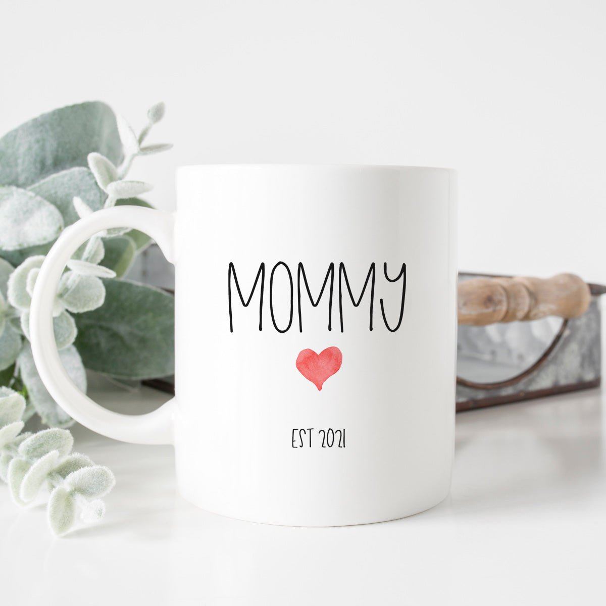 https://cdn.shopify.com/s/files/1/0522/5532/6403/products/mommy-est-mug-685087_2048x.jpg?v=1698518104