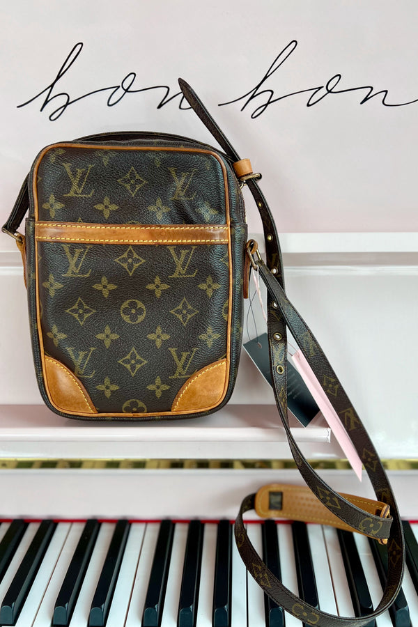 Louis Vuitton Monogram Pochette Florentine Waist Bag – Shake Your