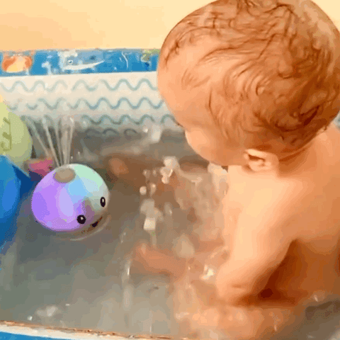 Jouet de bain Baleine arroseur  Omamans : tout autour de bébé