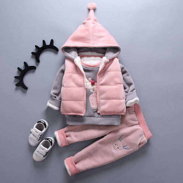 Tenue cadeau naissance cerf rose omamans