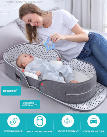 Lit bébé pliant en bois vernis naturel avec matelas et housse (le lot de 7)