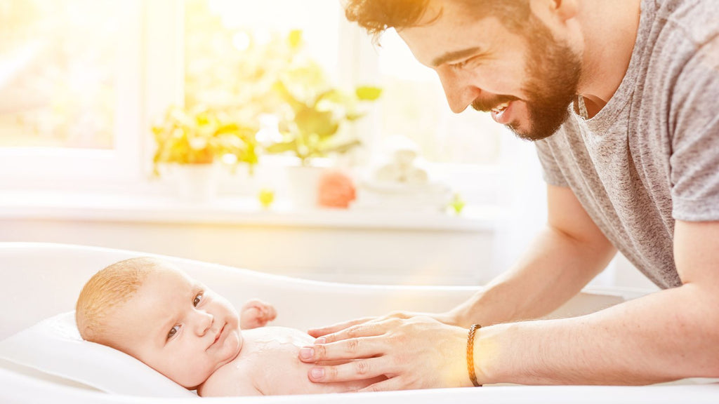 quand donner le bain à bébé