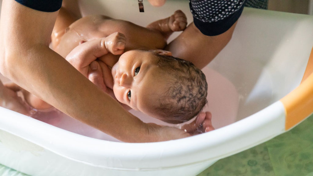 a quel moment prendre de la bain de bébé 