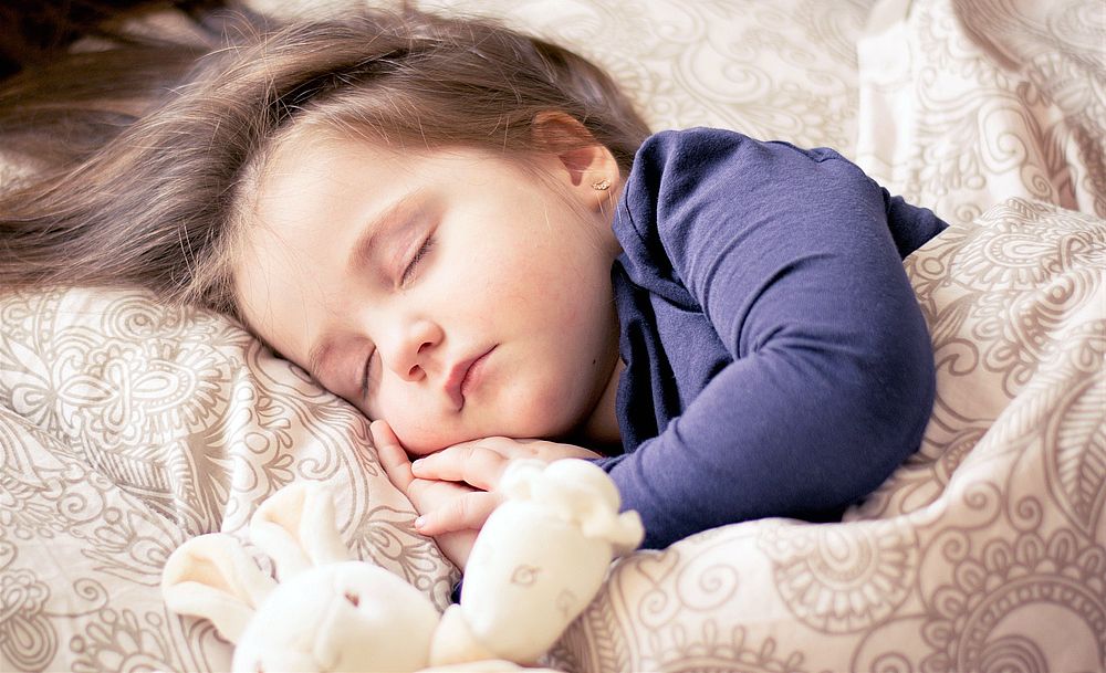 Comprendre les besoins de sommeil de bébé