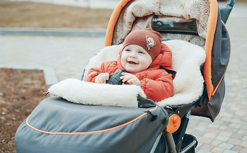 Chancelière ou nid d'ange ? Conseils pour la promenade de bébé