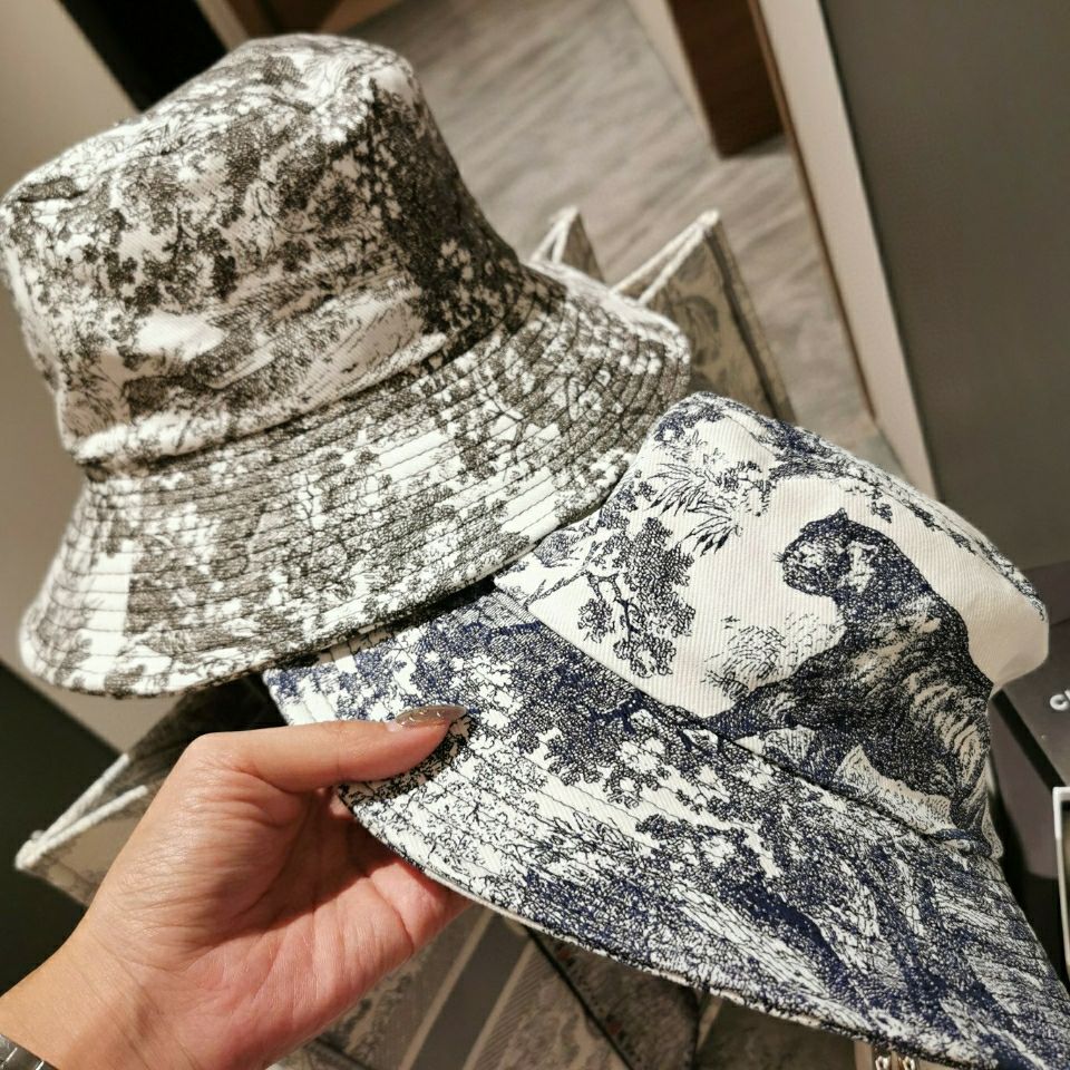 DIOR bucket hat