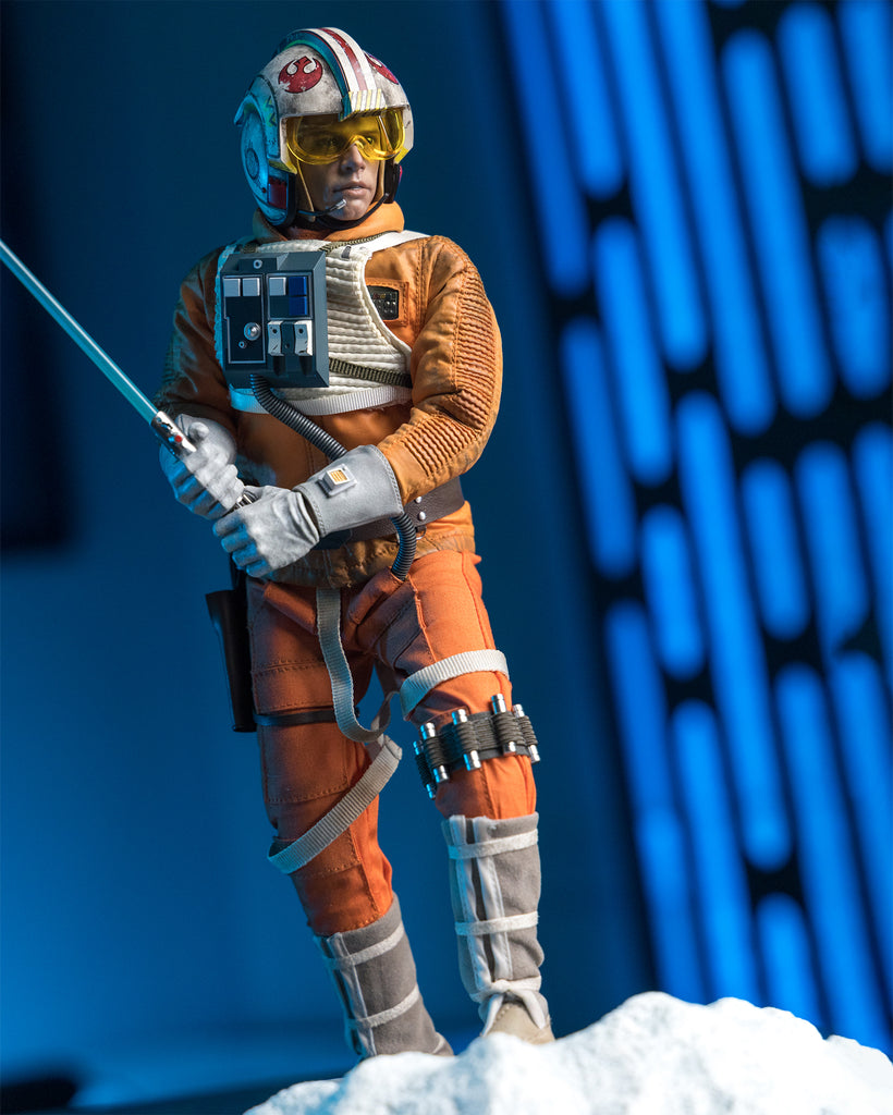 hot toys snowspeeder luke