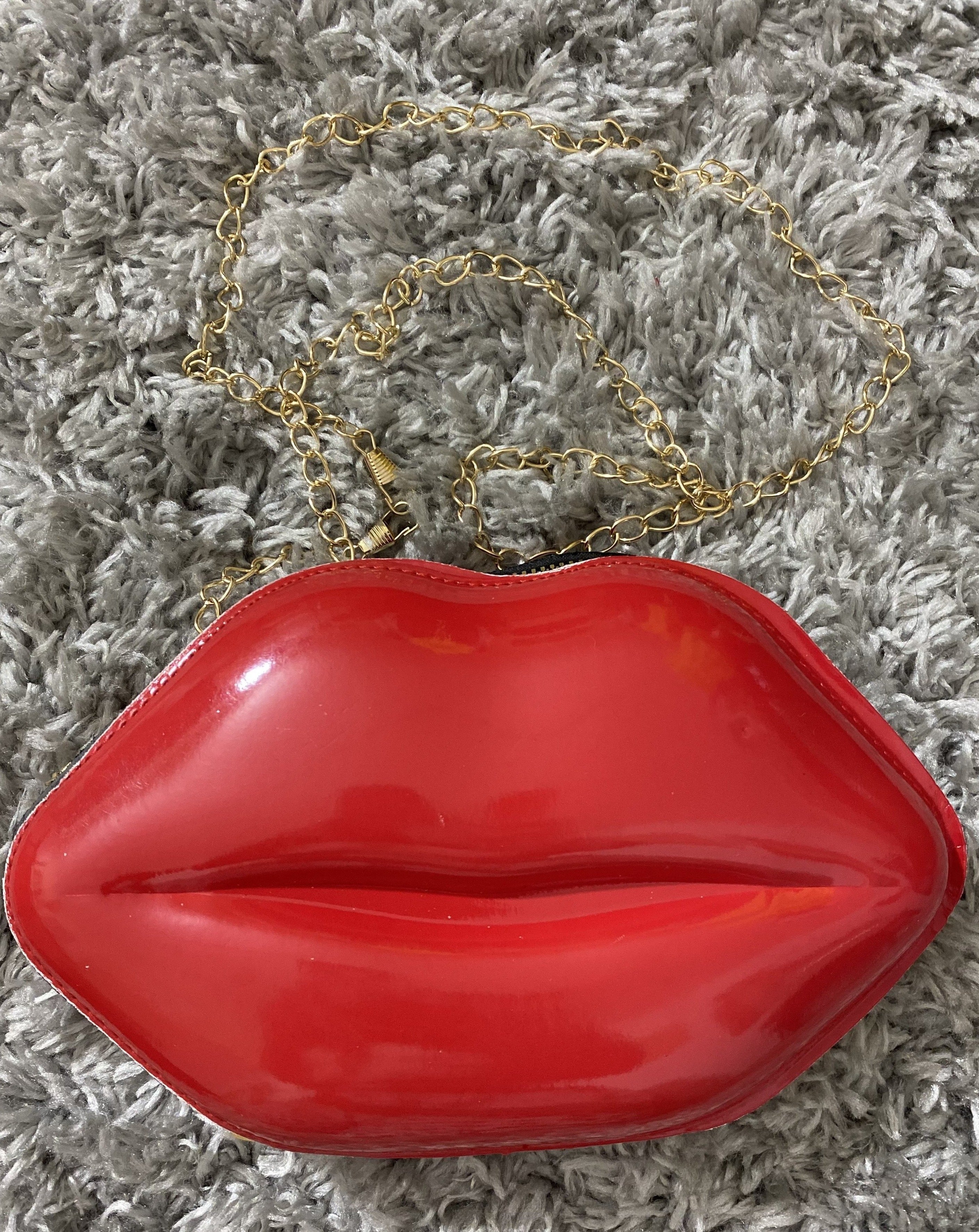 Sweet Lips Chain Bag