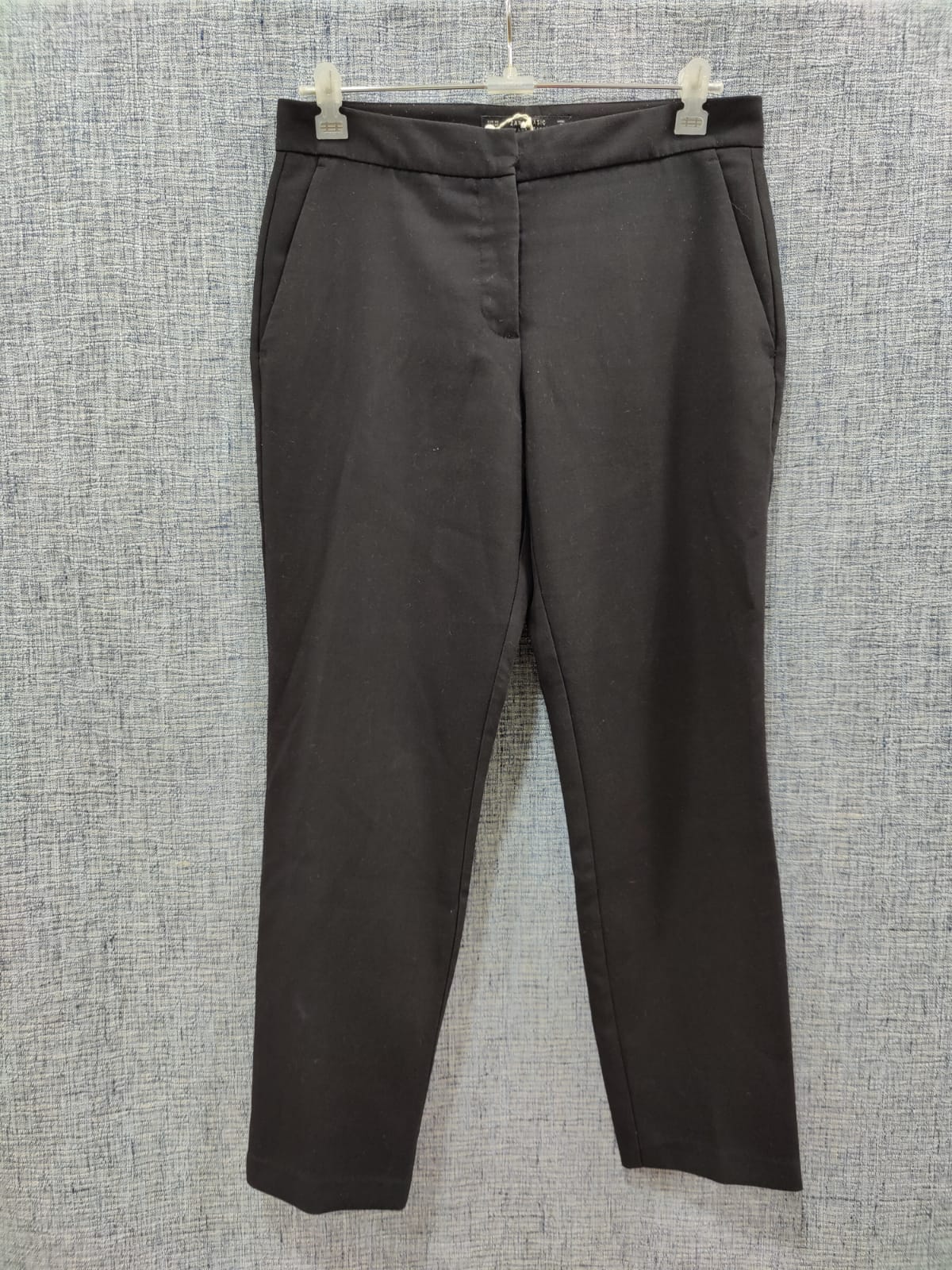 ZARA Nazy Cropped Ankle Grazer Trousers size 10 | Pretty pants, Fashion  pants, Outfits with leggings