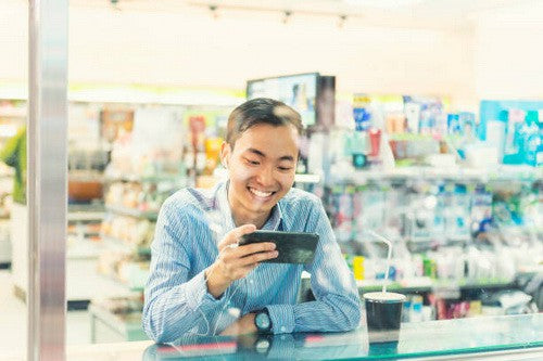 便利店 Convenience Store 整體佈局 貨品區 收銀區 牆身 空間購物