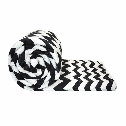 Black and White Chevron Double Bed AC Quilt Comforter